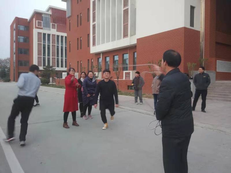 济宁高新区洸河中学举行教职工冬季跳绳比赛