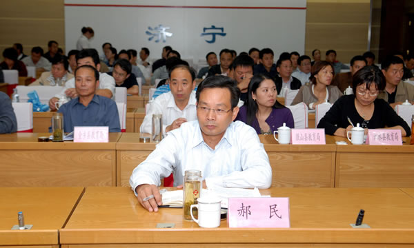 切实保证中小学生每天一小时校园体育活动