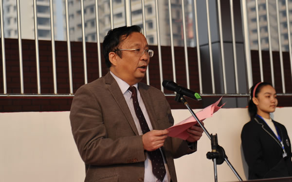 济宁一中举行建校111周年庆典和2013年秋季田径运动会