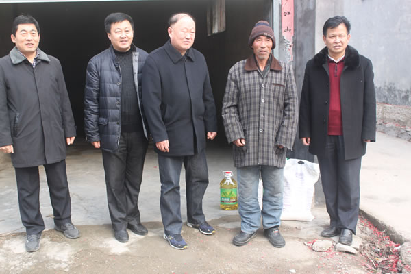 副院长杜维新,关明春,祝成彦及有关部室负责人到联系村曲阜市陵城镇北
