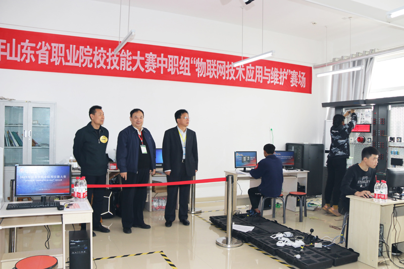 7-裁判长巡场.jpg