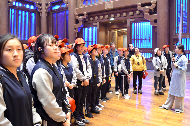 2019年11月9日济宁市特殊教育学校尼山圣境“研学游”新闻图片3.jpg