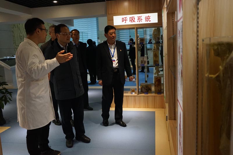 山东省副省长于杰到曲阜中医药学校调研(1).JPG