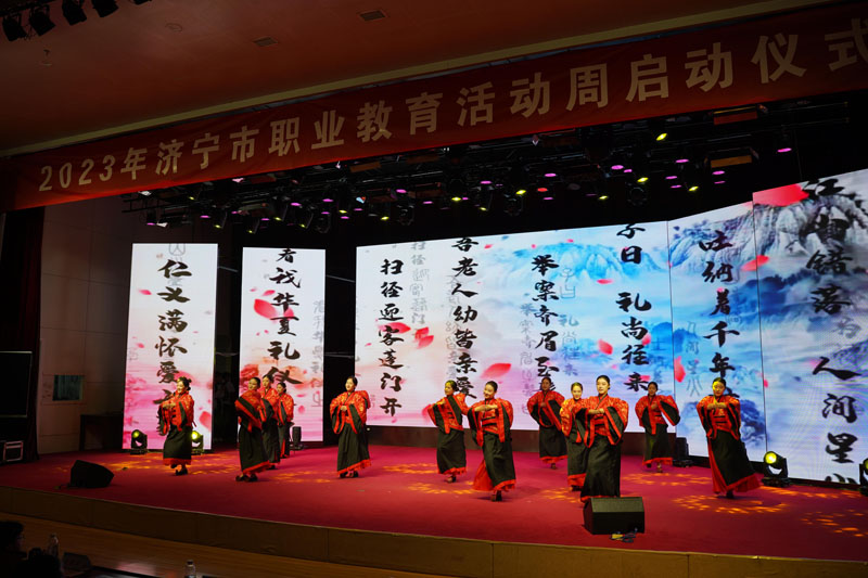 10表演2.JPG
