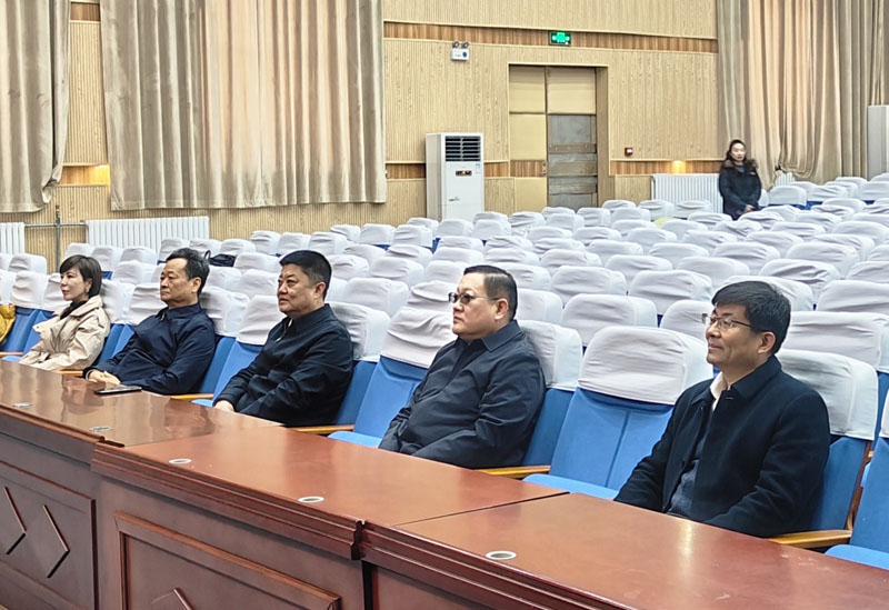 王洪正看望慰问济宁市仁之声教师合唱团