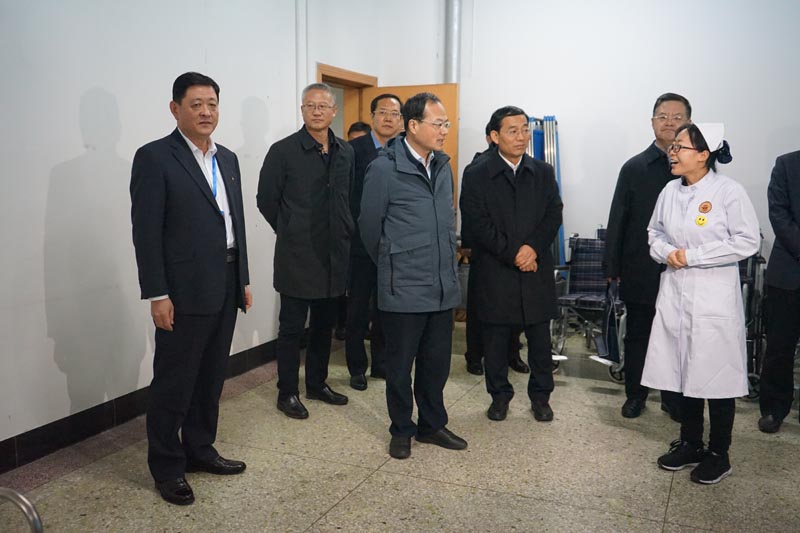 山东省副省长于杰到曲阜中医药学校调研(2).JPG